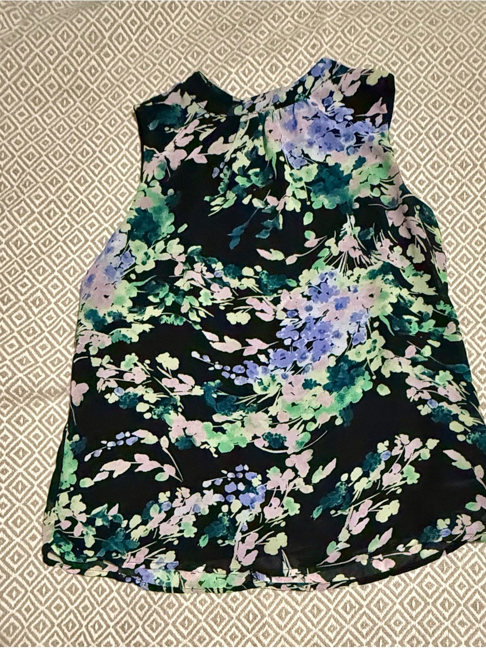 Suzy Shier Black Sleeveless Floral Print Blouse